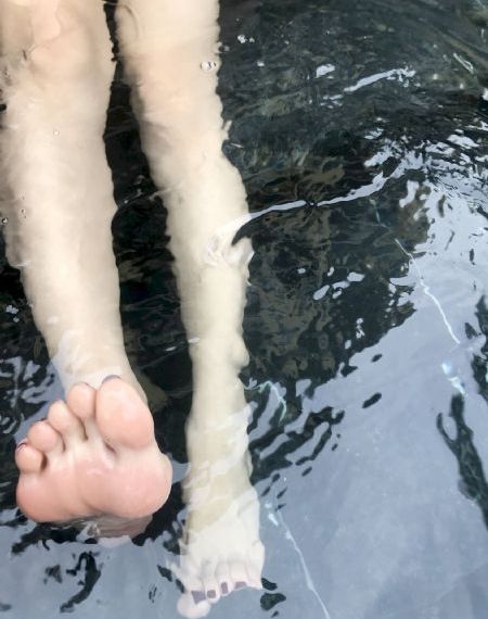 老卫抱着淑蓉进房间第八集视频