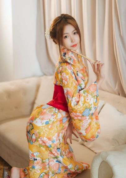 老头边吃奶边弄进去呻吟的视频