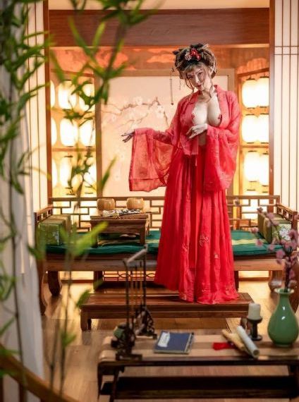 欧美大尺度吃奶做爰
