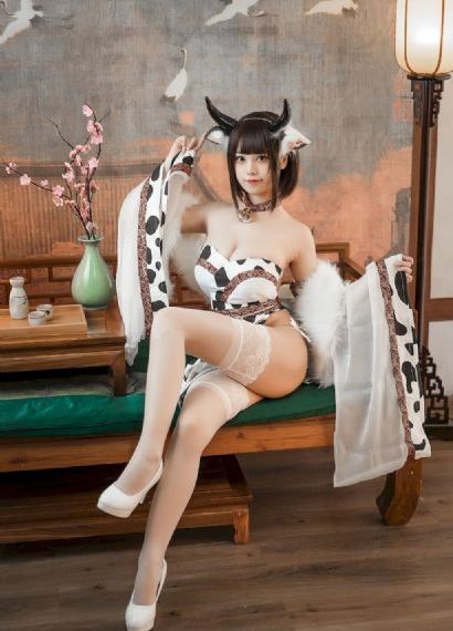 揉捏她饱满的双乳呻吟视频