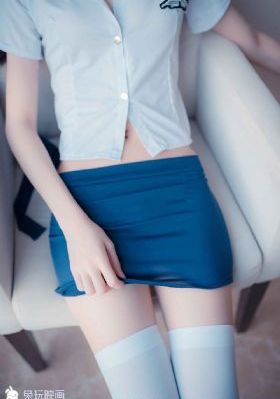 丰满的秘书年轻胸大的秘书